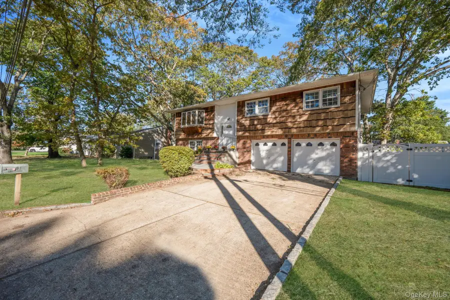 31 Virginia Court, Sayville, NY 11782 - Image #2