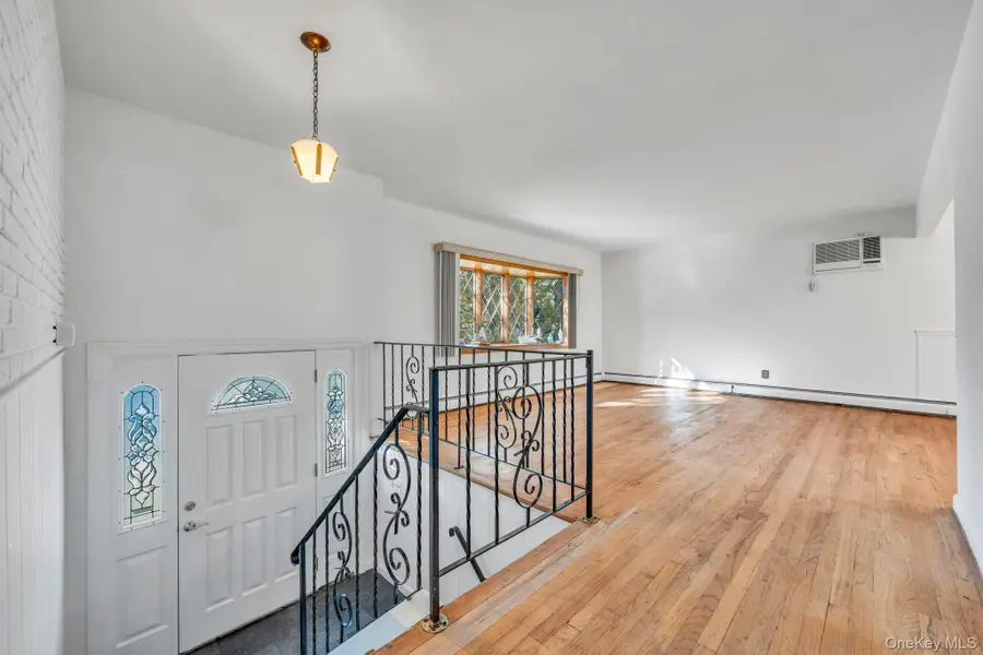 31 Virginia Court, Sayville, NY 11782 - Image #3