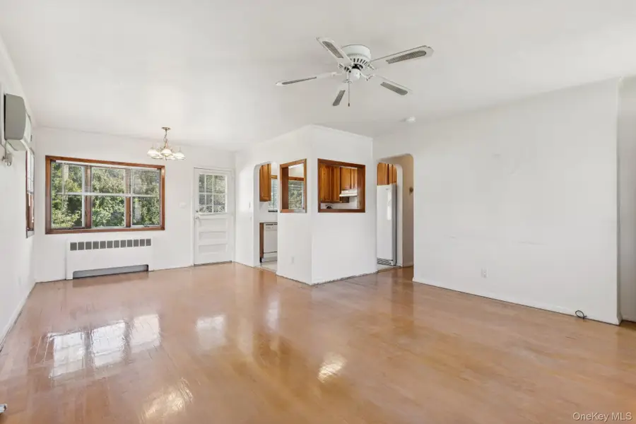 17 Whitman Avenue, Syosset, NY 11791 - Image #3