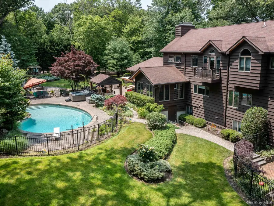 6 Arbutus Road, Greenlawn, NY 11740 - Image #2