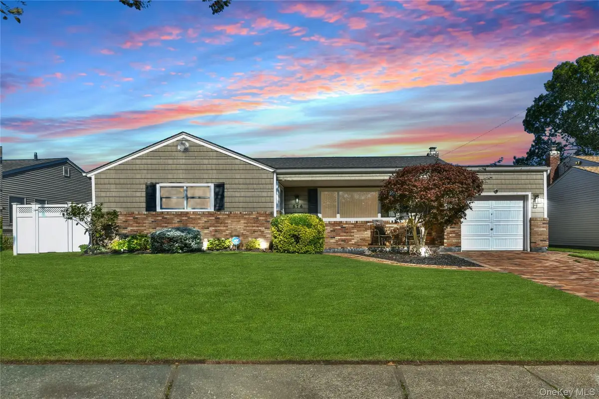 576 Western Park Drive, West Hempstead, NY 11552 - Image #1