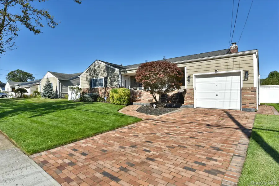 576 Western Park Drive, West Hempstead, NY 11552 - Image #3