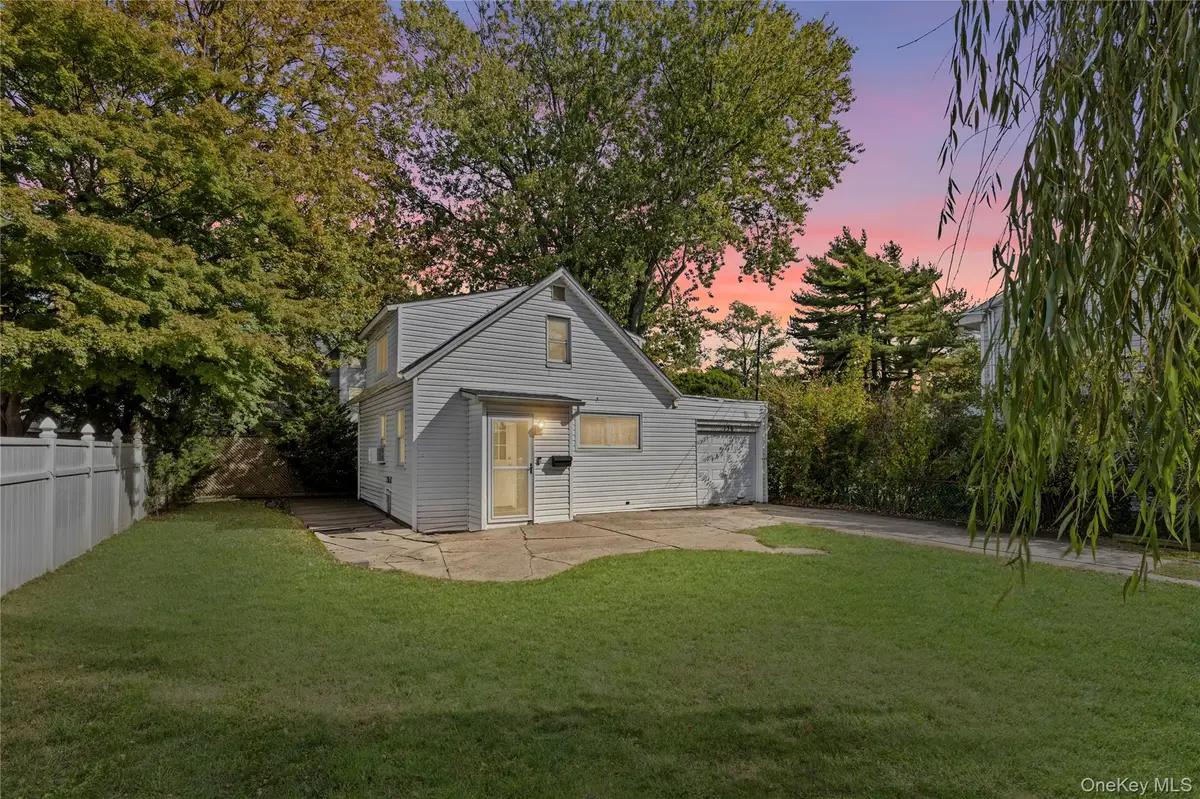 136 N Delaware Avenue, Lindenhurst, NY 11757 - Image #1