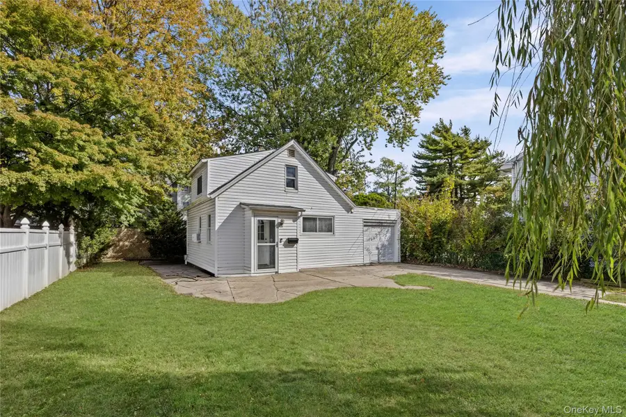 136 N Delaware Avenue, Lindenhurst, NY 11757 - Image #2