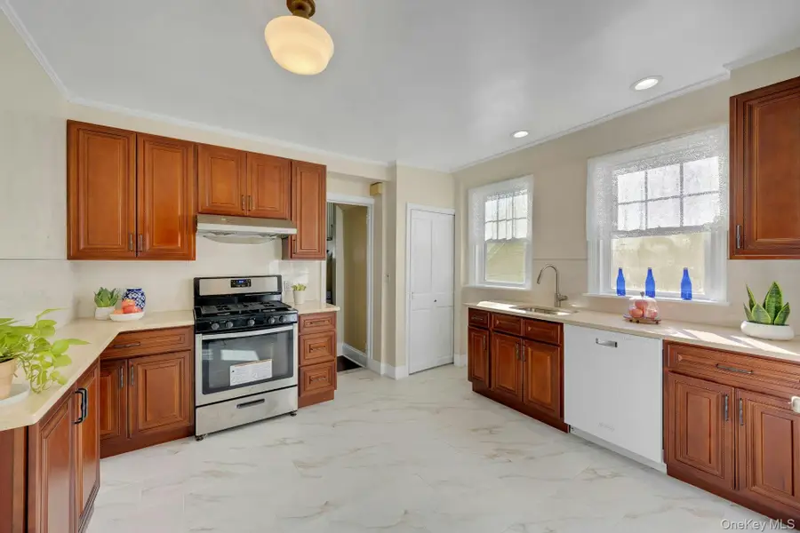 15 Jackson Avenue, White Plains, NY 10606 - Image #3