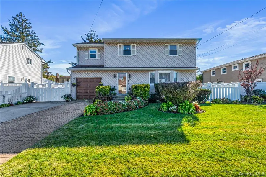 95 Colonial Drive, Massapequa, NY 11758 - Image #2
