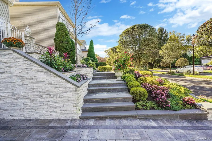 14 Hamlet Drive, Hauppauge, NY 11788 - Image #3