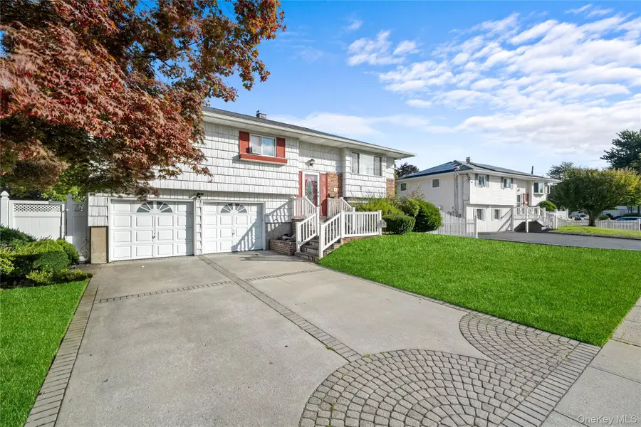 31 Sunburst Drive, Deer Park, NY 11729 - Image #3