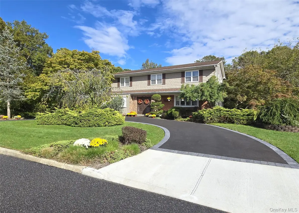 7 Royal Oaks Drive, Centereach, NY 11720 - Image #1