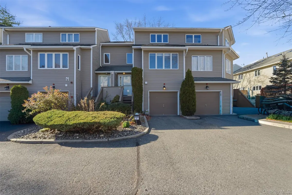 87 Village Green, Bardonia, NY 10954 - Image #1