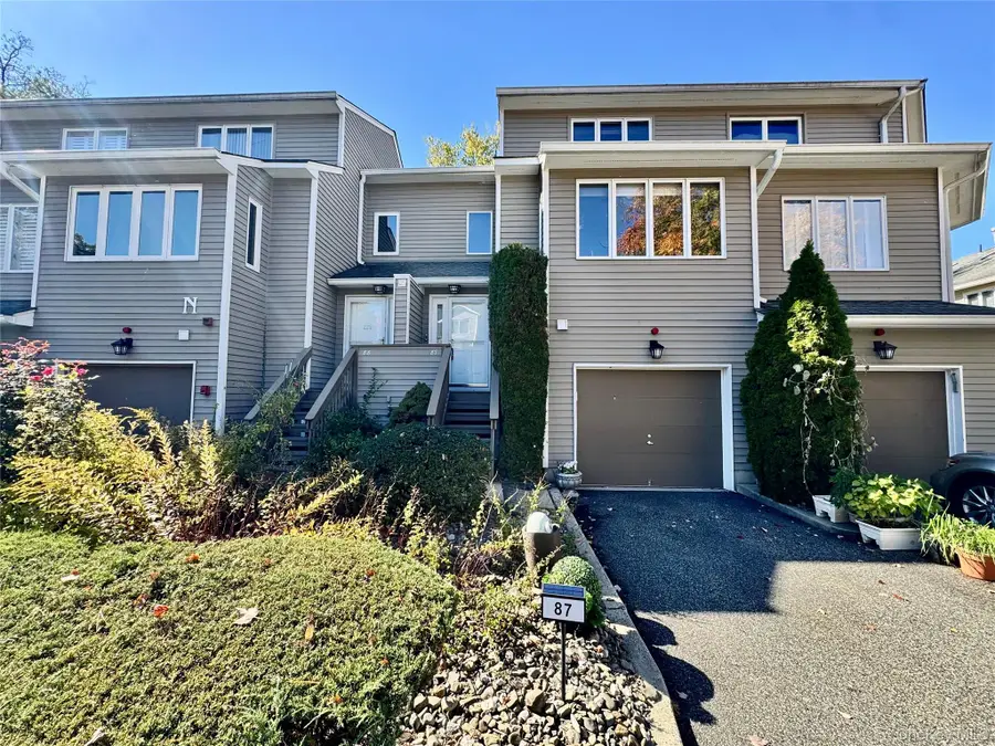 87 Village Green, Bardonia, NY 10954 - Image #2