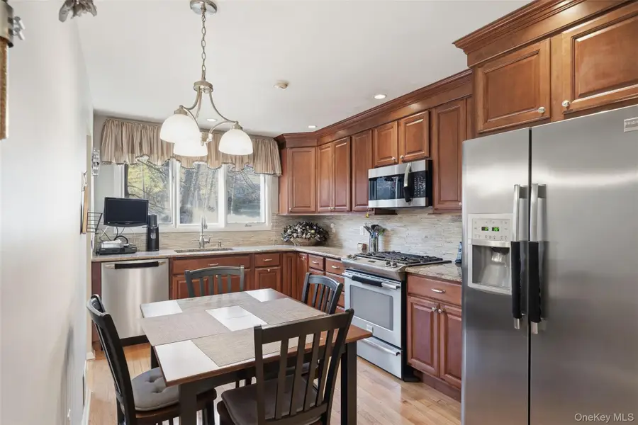 87 Village Green, Bardonia, NY 10954 - Image #3