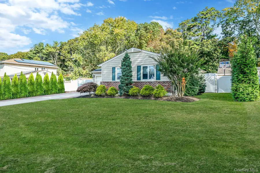 55 Wexford Drive, Oakdale, NY 11769 - Image #2