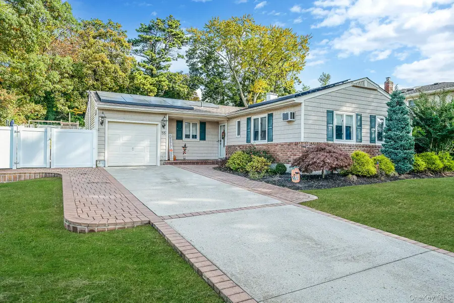 55 Wexford Drive, Oakdale, NY 11769 - Image #3