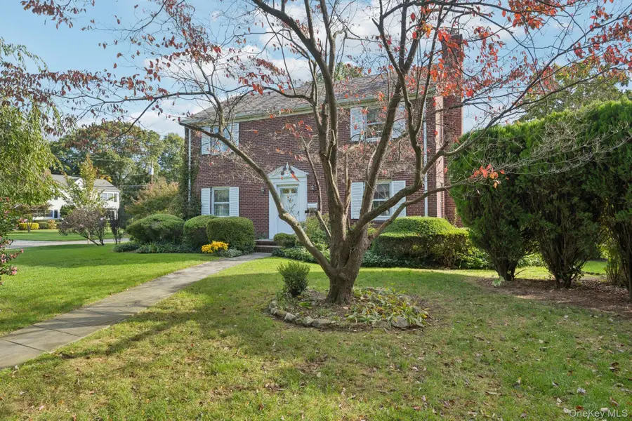 58 Meritoria Drive, East Williston, NY 11596 - Image #2