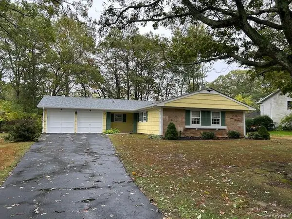 11 Westmoylan Lane, Coram, NY 11727