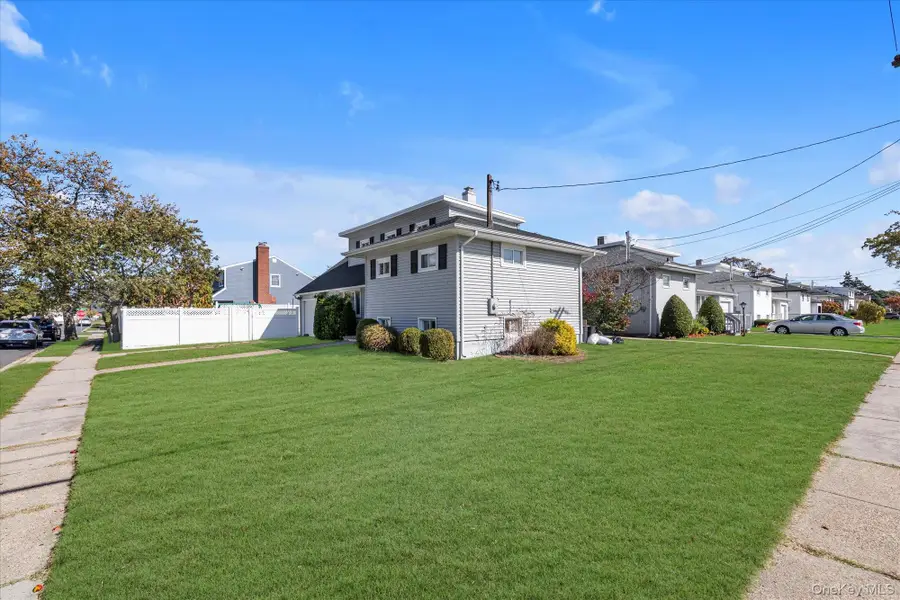528 Carpenter Avenue, Oceanside, NY 11572 - Image #3