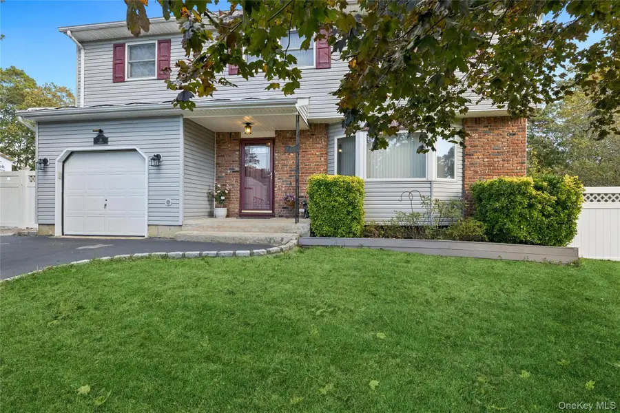 19 Broadway Avenue, Holtsville, NY 11742 - Image #2