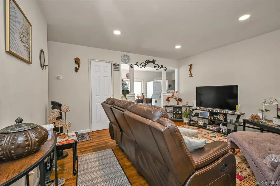 16 E Chestnut Street, Central Islip, NY 11722 - Image #3