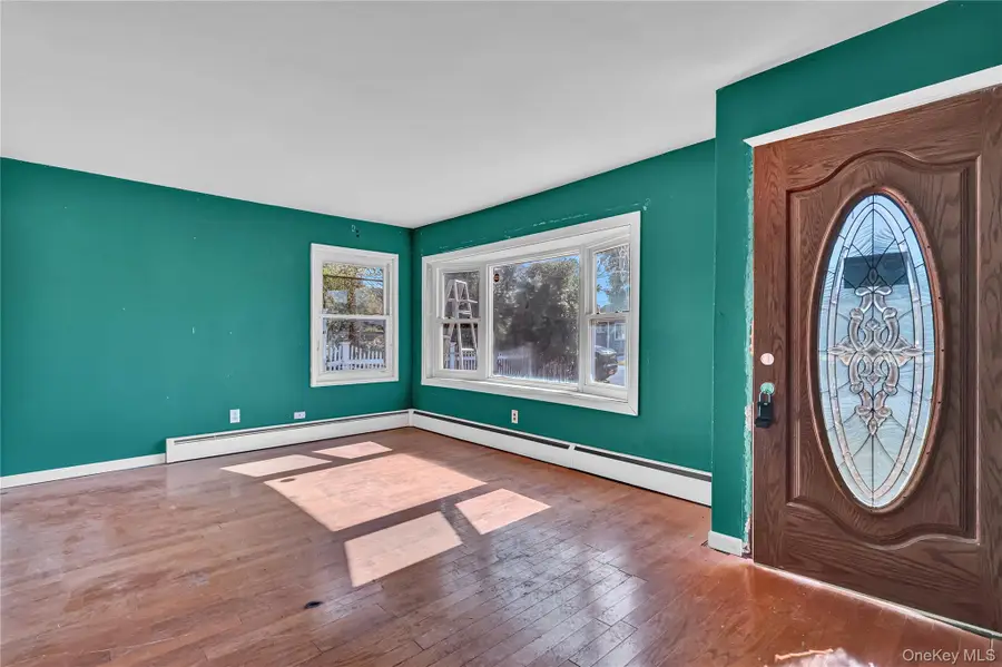 34 Croydon Road, Amityville, NY 11701 - Image #3