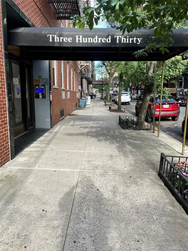 330 E 83 Street #2J, New York (Manhattan), NY 10028