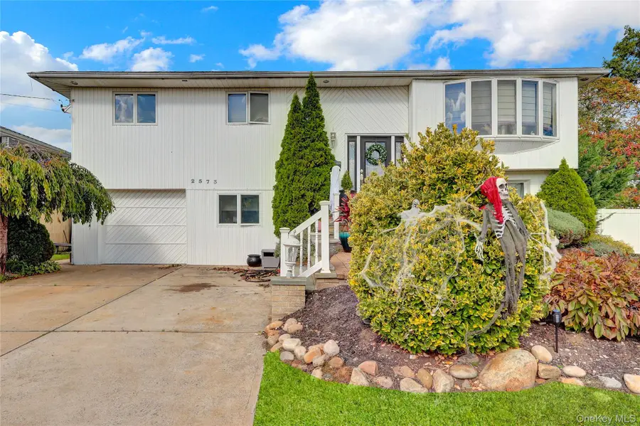 2573 Harvard Lane, Seaford, NY 11783 - Image #2