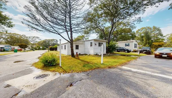 12 Periwinkle Drive, Bohemia, NY 11716