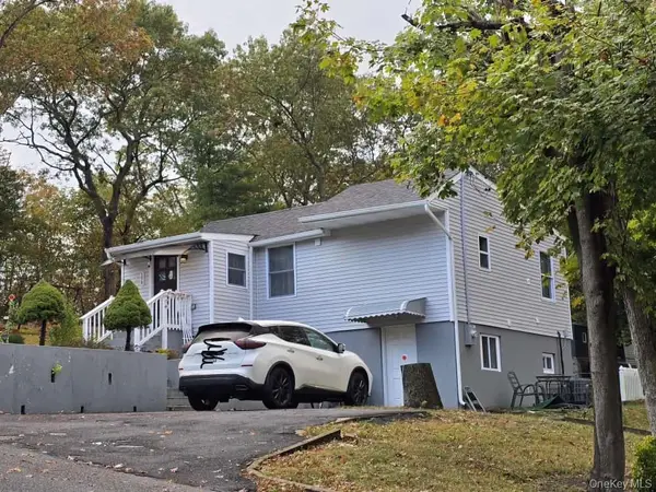 174 Woodycrest Drive, Farmingville, NY 11738