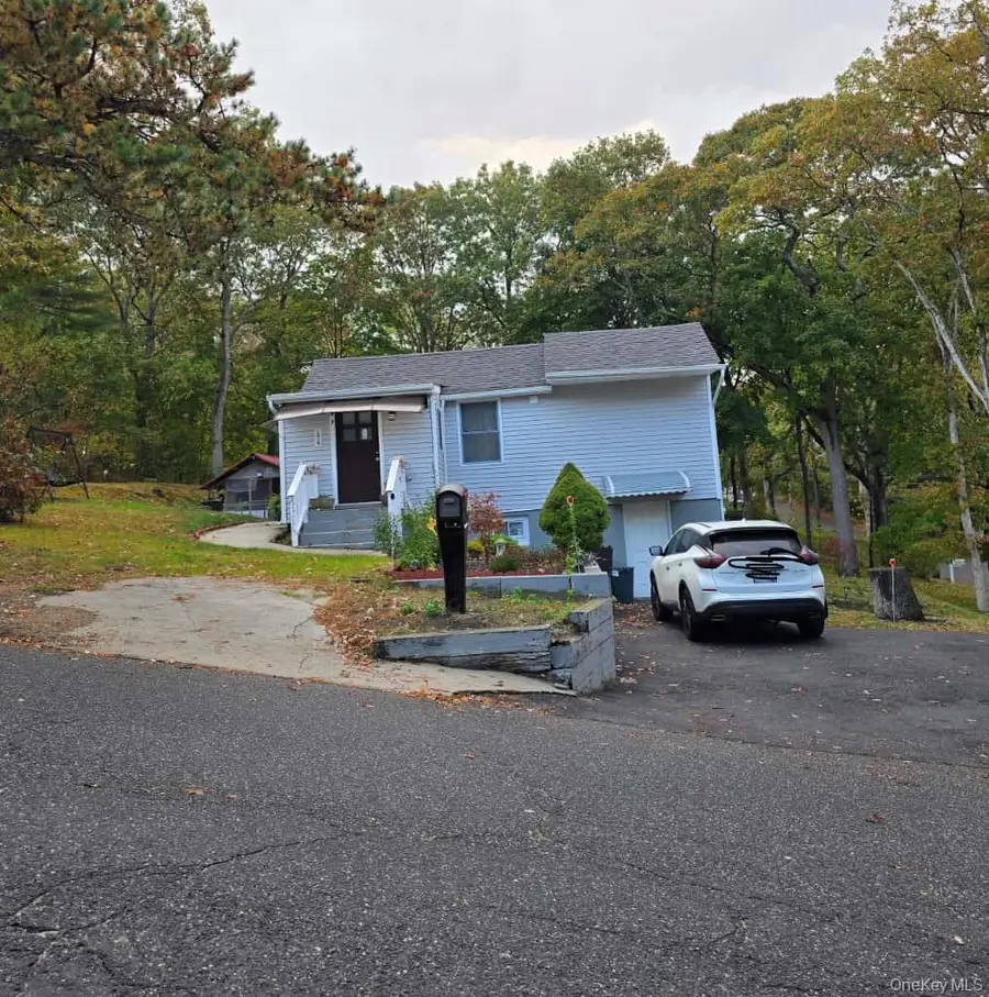 174 Woodycrest Drive, Farmingville, NY 11738 - Image #2