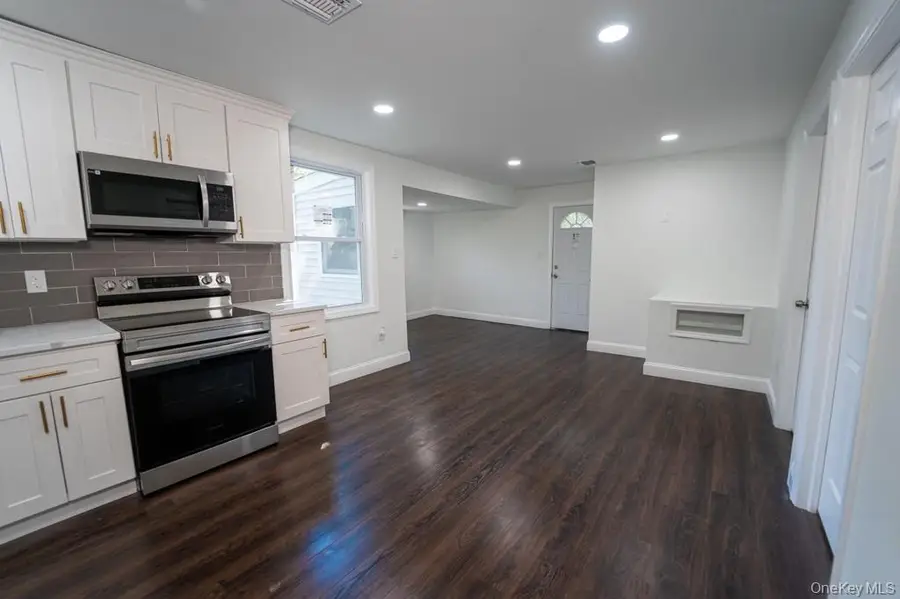 174 Woodycrest Drive, Farmingville, NY 11738 - Image #3