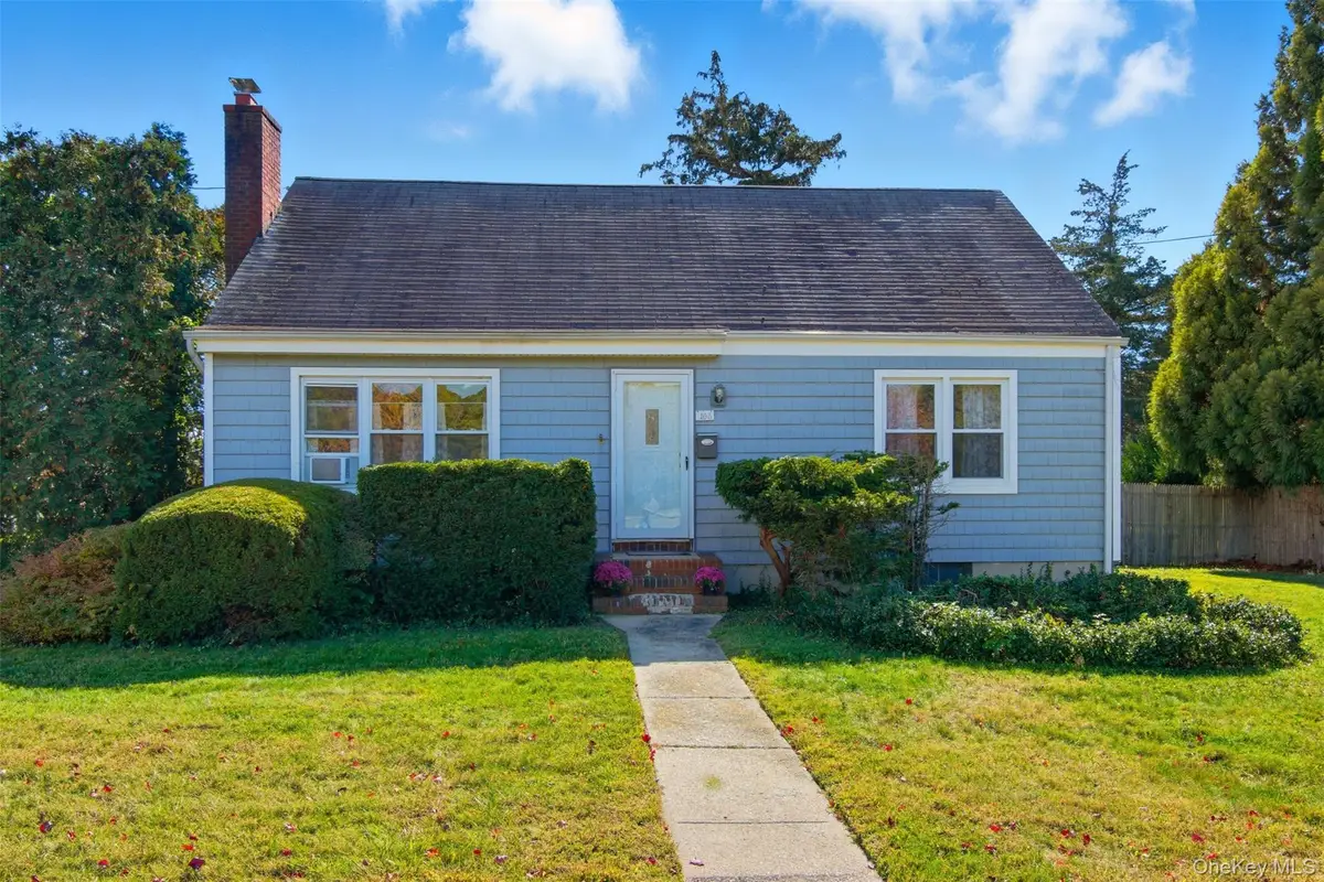 105 Dogwood Road, Northport, NY 11768 - Image #1