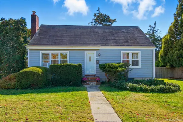 105 Dogwood Road, Northport, NY 11768