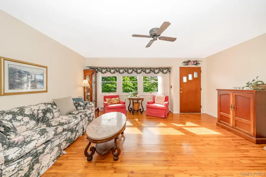 10 Argonne Road W, Hampton Bays, NY 11946 - Image #2