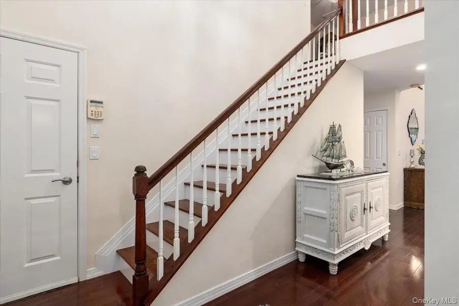 8 Scarborough Drive, Smithtown, NY 11787 - Image #3