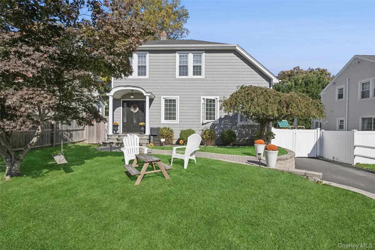 59 E 21st Street, Huntington Station, NY 11746 - Image #1