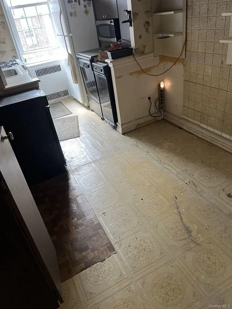 15 Gaynor Avenue #2H, Manhasset, NY 11030 - Image #3