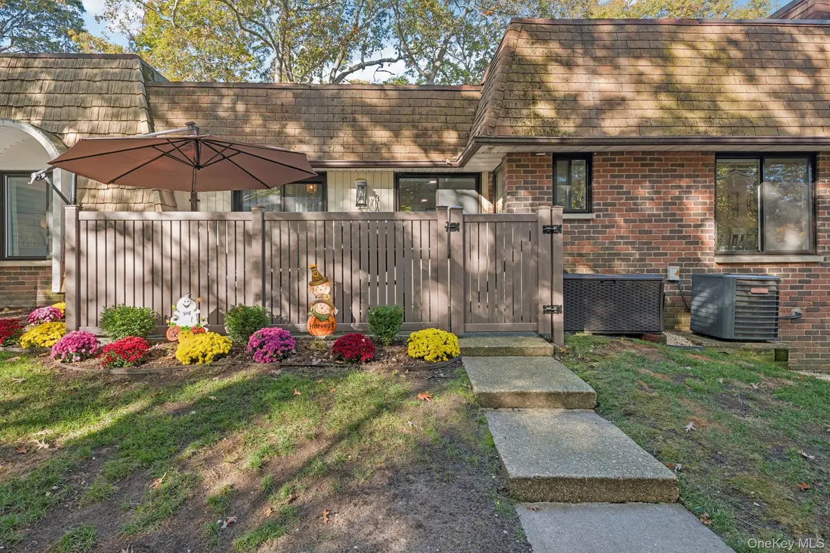 312 Clubhouse Court, Coram, NY 11727 - Image #1