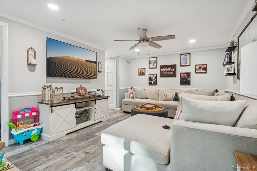 312 Clubhouse Court, Coram, NY 11727 - Image #2