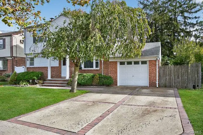 452 Latham Road, Mineola, NY 11501 - Image #2