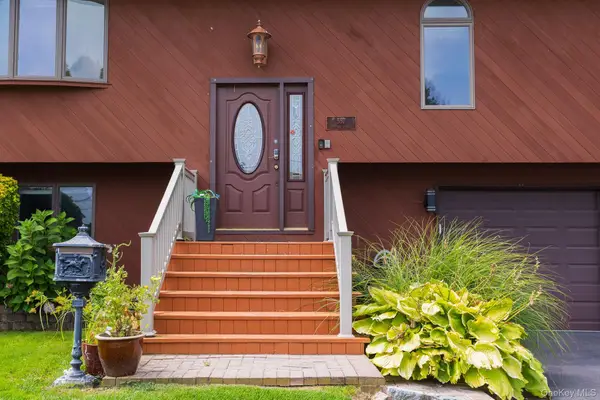 557 N Kings Avenue, Lindenhurst, NY 11757