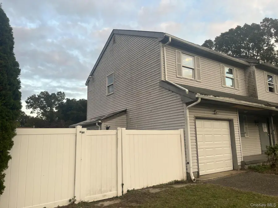 25 Avenue B, Holbrook, NY 11741 - Image #3