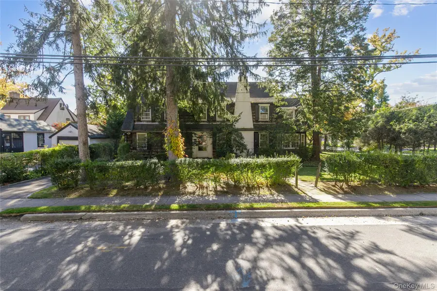 26 Vista Hill Road, Great Neck, NY 11021 - Image #2