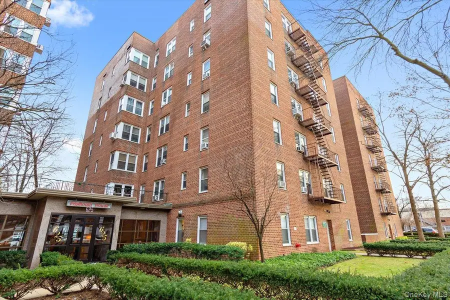625 Gramatan Avenue #4R, Mount Vernon, NY 10552 - Image #2