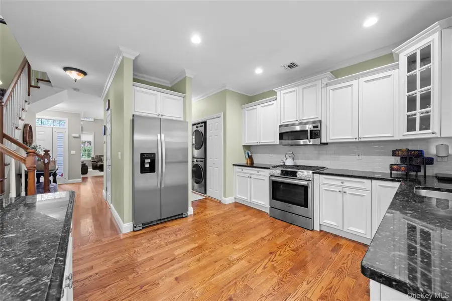 8 Eagle Circle, Bohemia, NY 11716 - Image #2