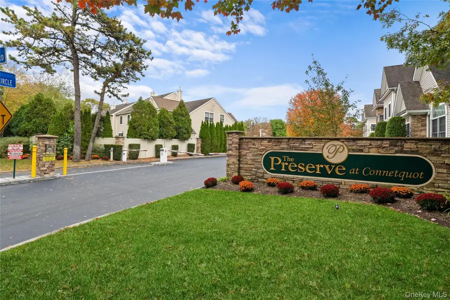 8 Eagle Circle, Bohemia, NY 11716 - Image #3