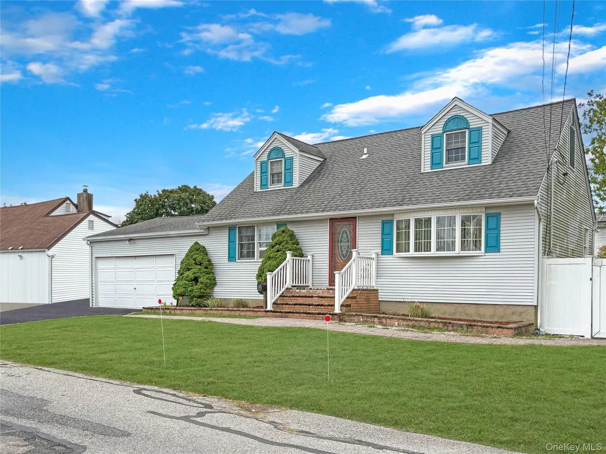 573 S 5th Street, Lindenhurst, NY 11757 - Image #1