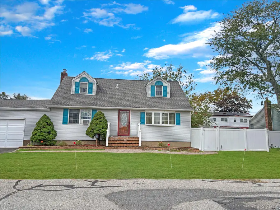 573 S 5th Street, Lindenhurst, NY 11757 - Image #2