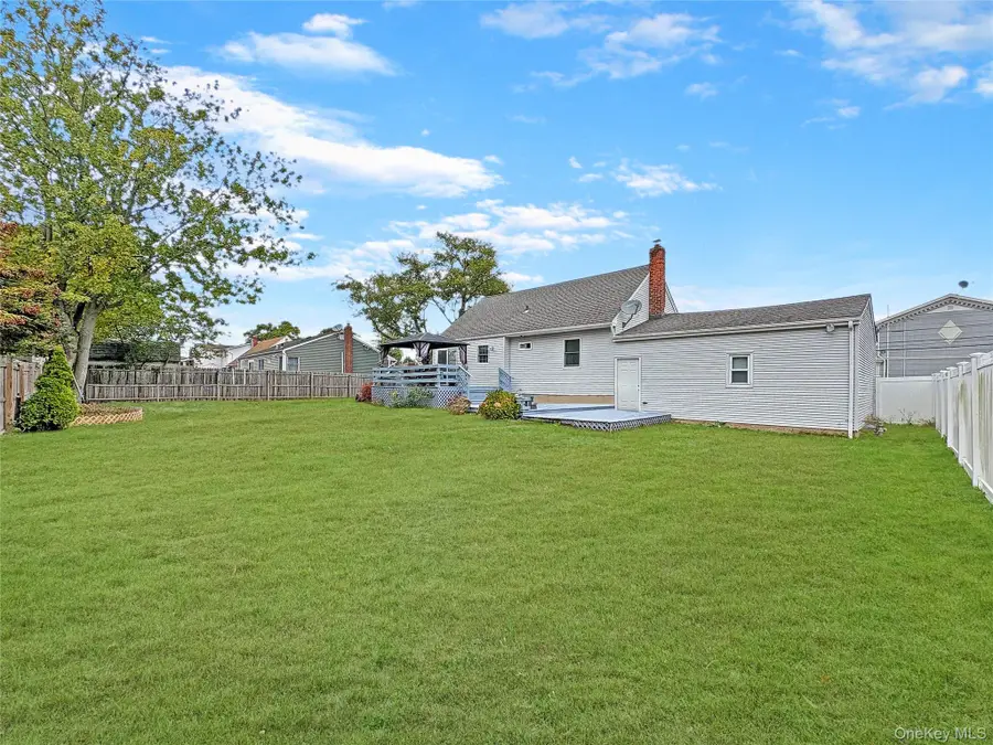 573 S 5th Street, Lindenhurst, NY 11757 - Image #3