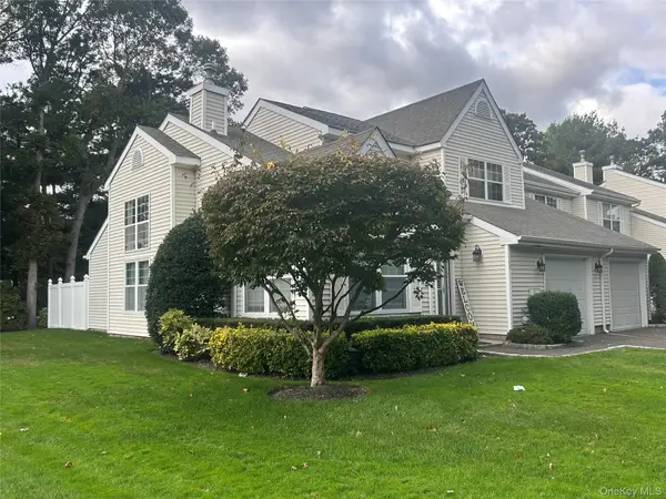 77 Mystic Circle, Bay Shore, NY 11706