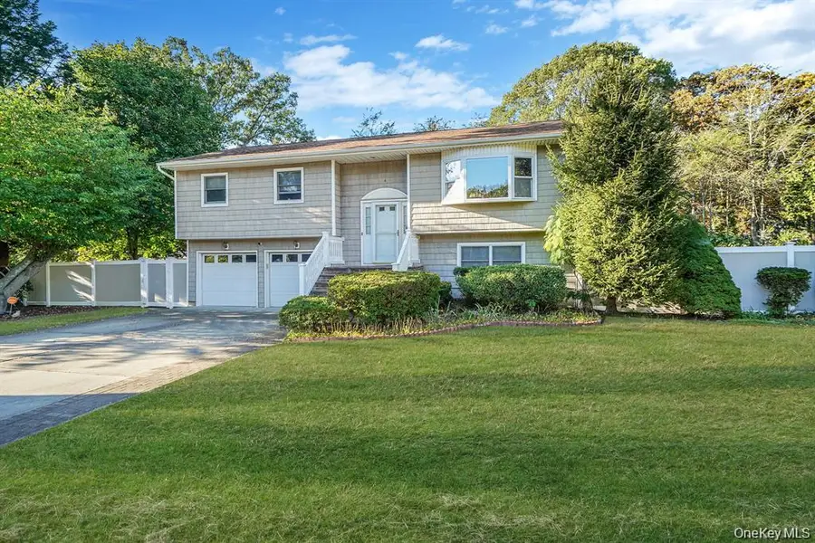 4 Zoe Court, Bay Shore, NY 11706 - Image #3